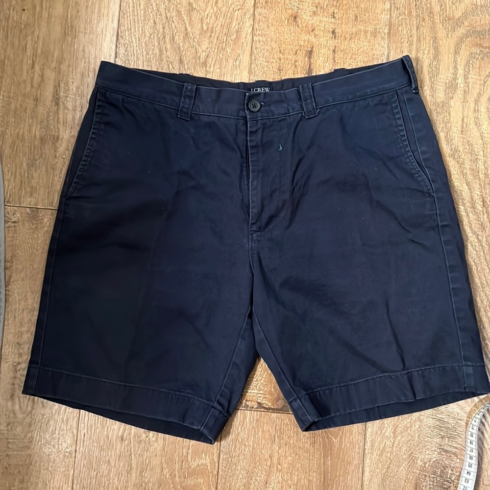 J crew men’s flat front navy blue shorts